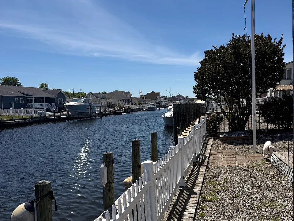 919 Bowsprit Point