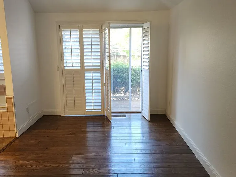 107 Leafy Glade Pl — Photo 11