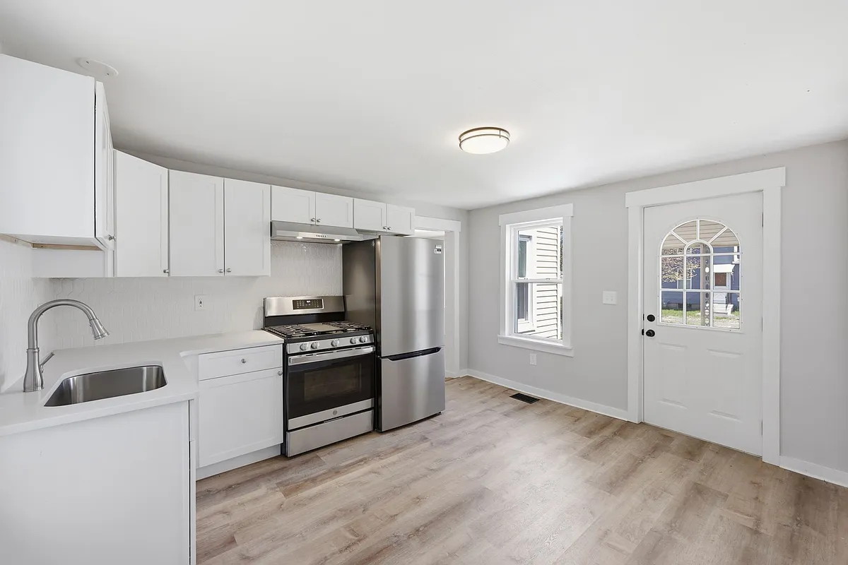 Building Photo - 23 Clinton Ave #1