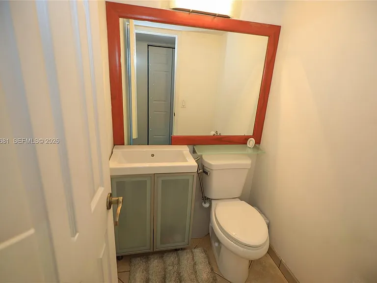 600 NE 36th St #710 — Photo 15