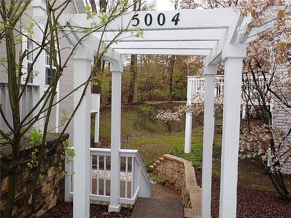 3rd image of 5004 N Oakridge Cir #201