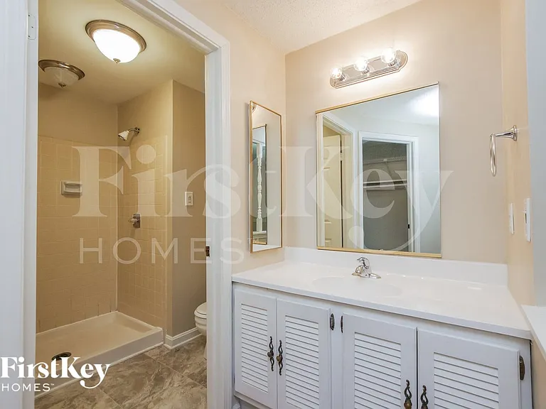 7225 Rollingridge Dr — Photo 9