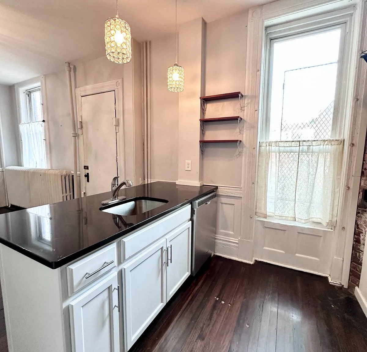 1 bed, 1.0 bath, $1,350 — Photo 3