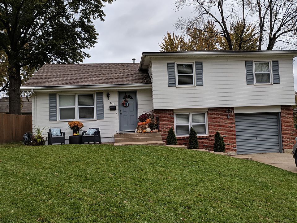 1st image of 8914 W 93rd St