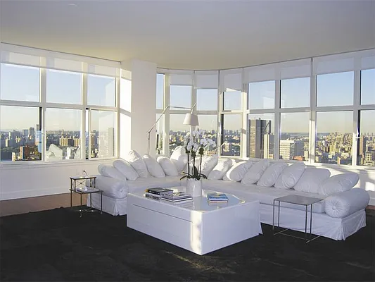 Sold by Sotheby's International Realty | media 16