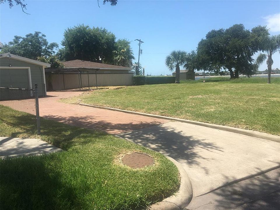 1st image of 1422 Bayou Shore Dr