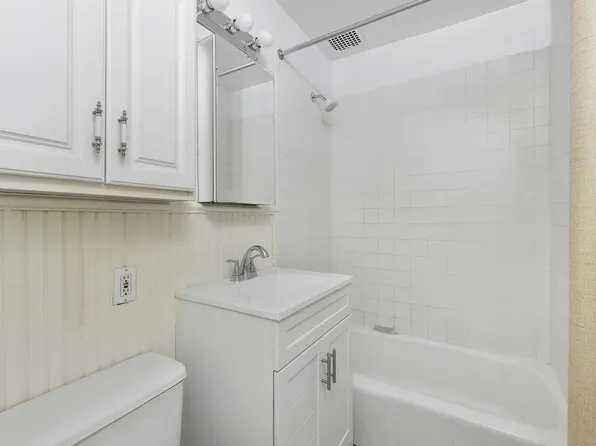 359 West 30th Street image 6 of 12