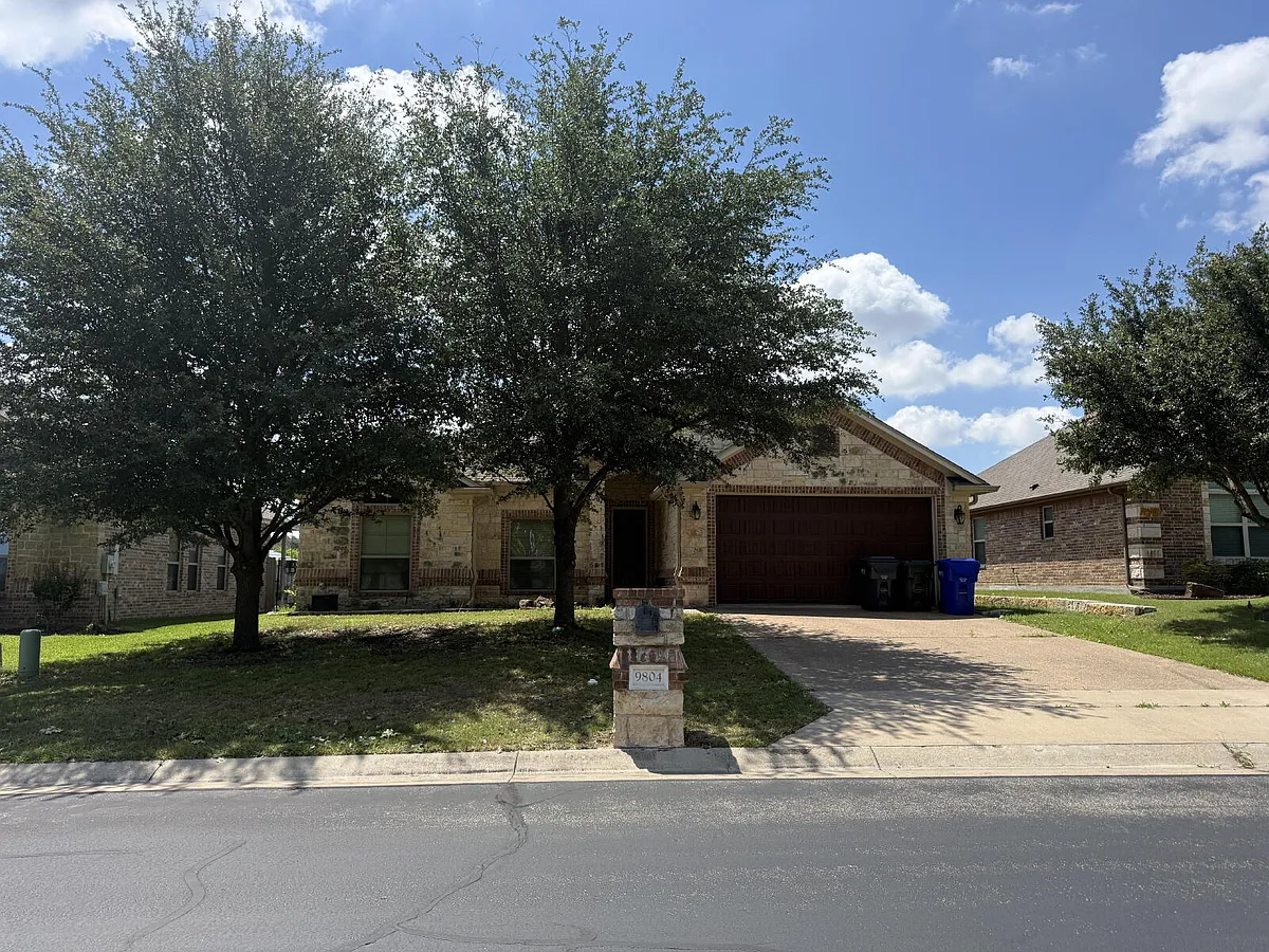 Building Photo - 9804 Houston Dr