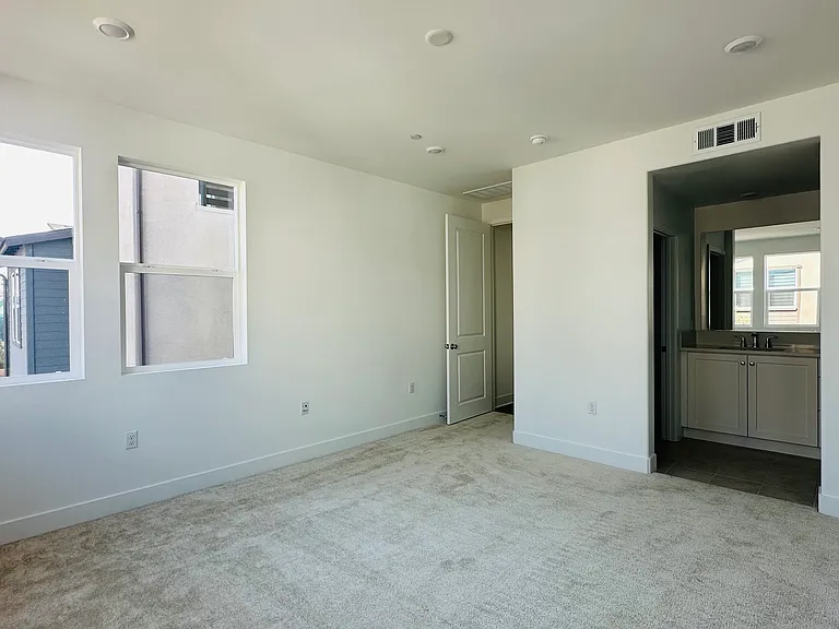 454 Lobata — Photo 12