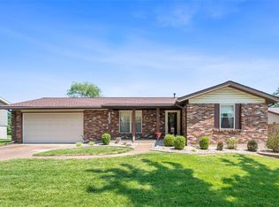 2303 Wincanton Rd, Saint Louis, MO 63129