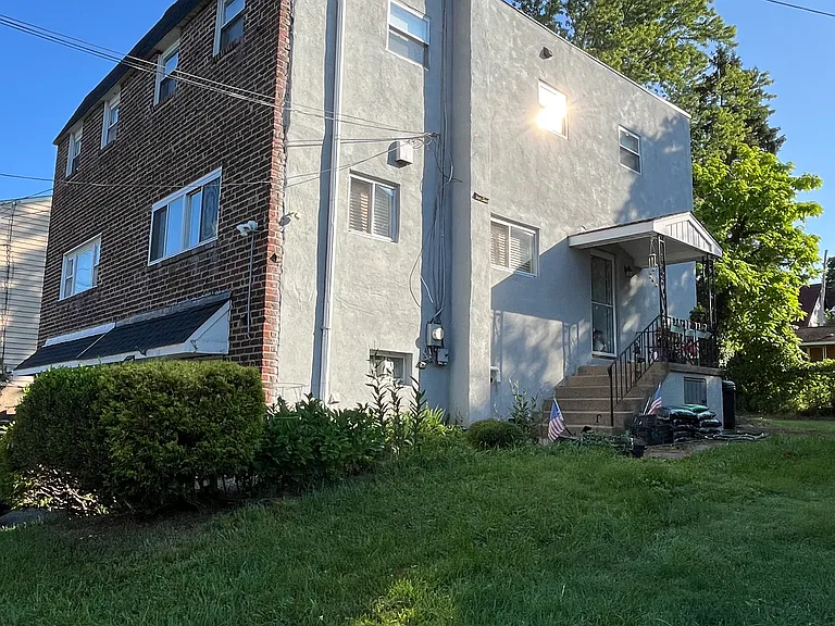 51 N Spring Garden St — Photo 2