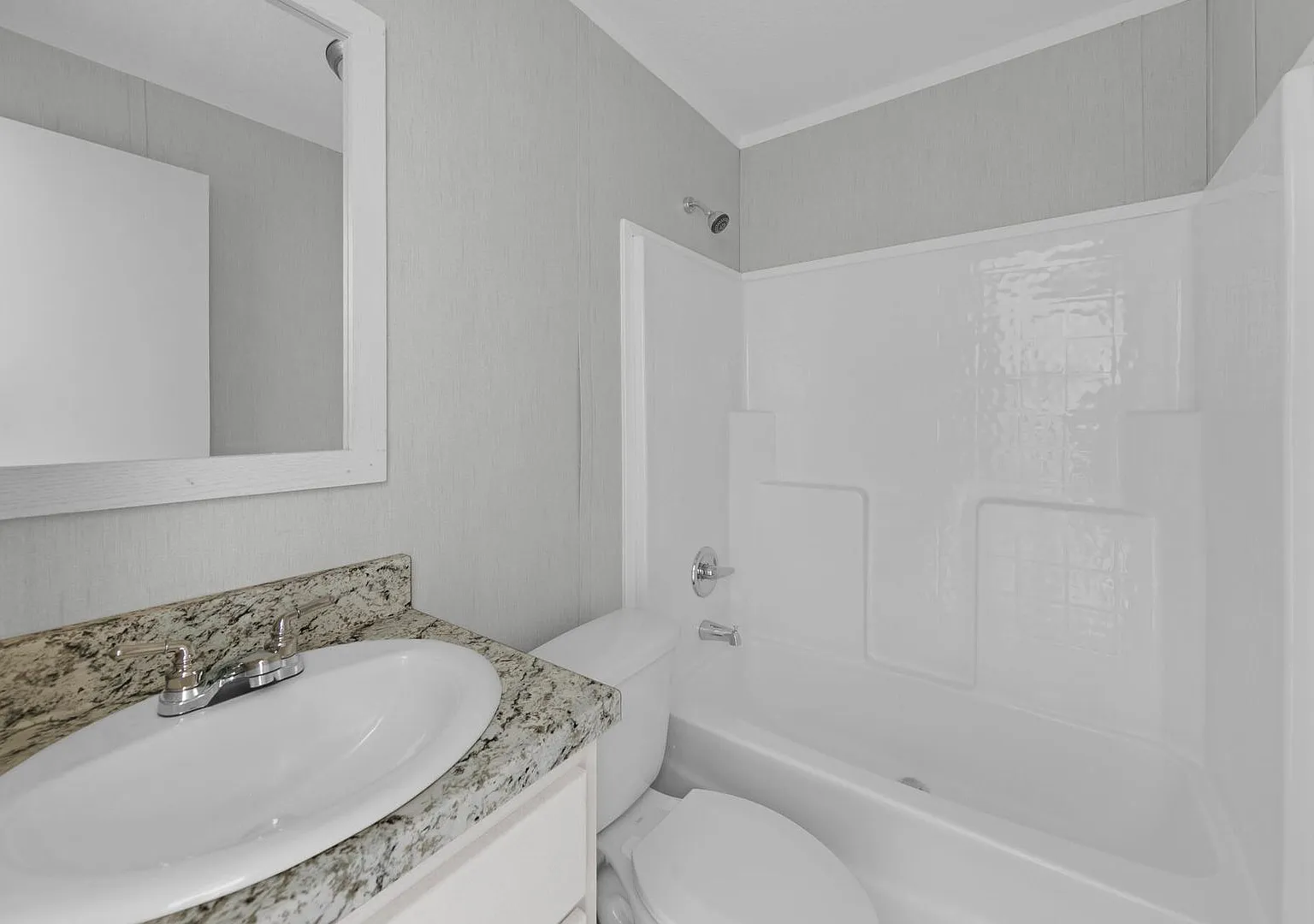 Luxury 3 Bedroom/ 2 Bath Mobile Home — Photo 4