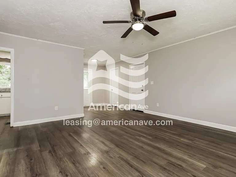 1896582_004_living_room_5.jpg