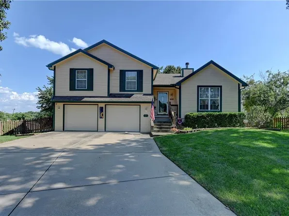 129 Brookwood St, Lansing, KS 66043