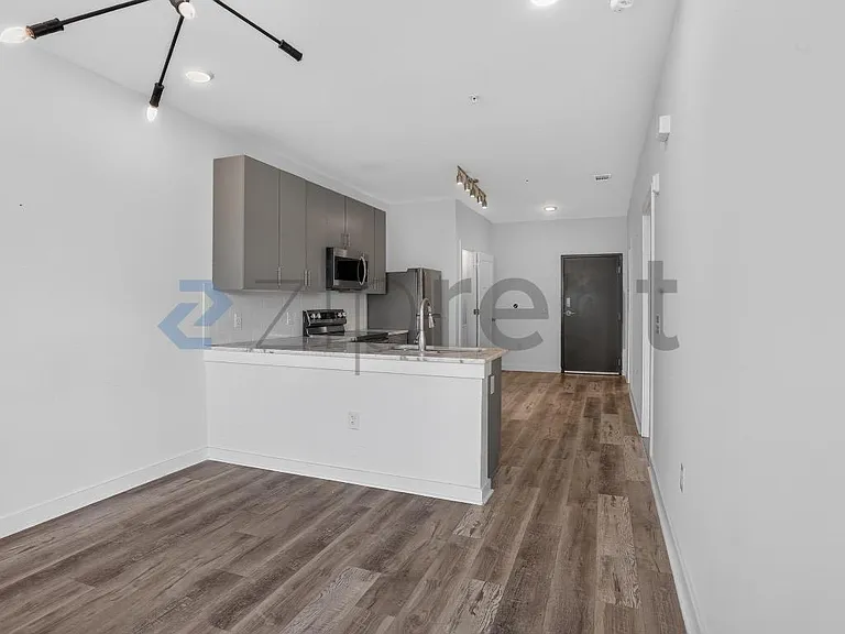 525 Parkway Dr #403 — Photo 8