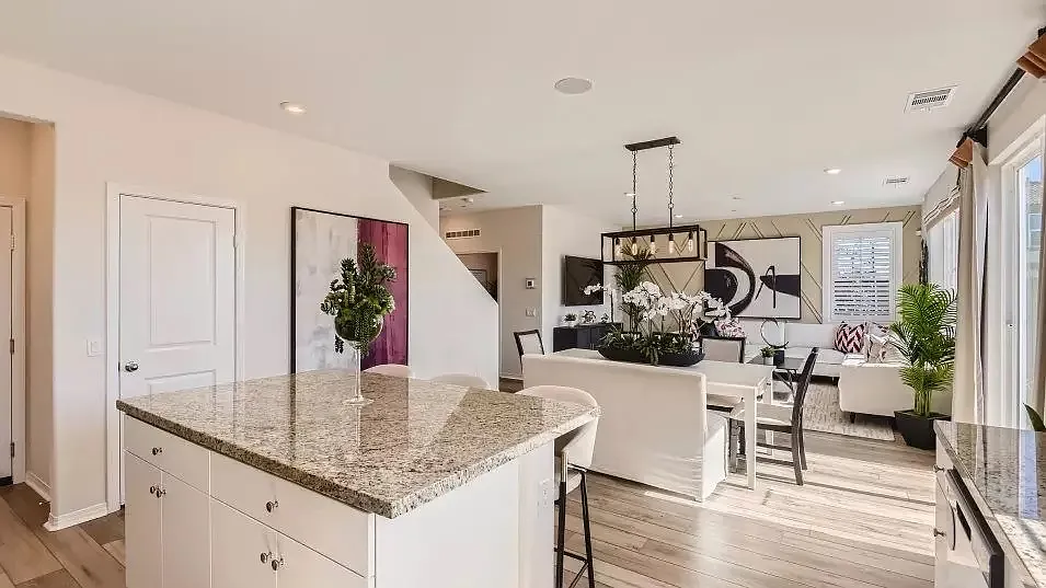 4 bed, 2253 sqft, $3,699 — Photo 3