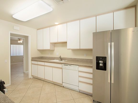 3rd image of 943 N Calle Loro