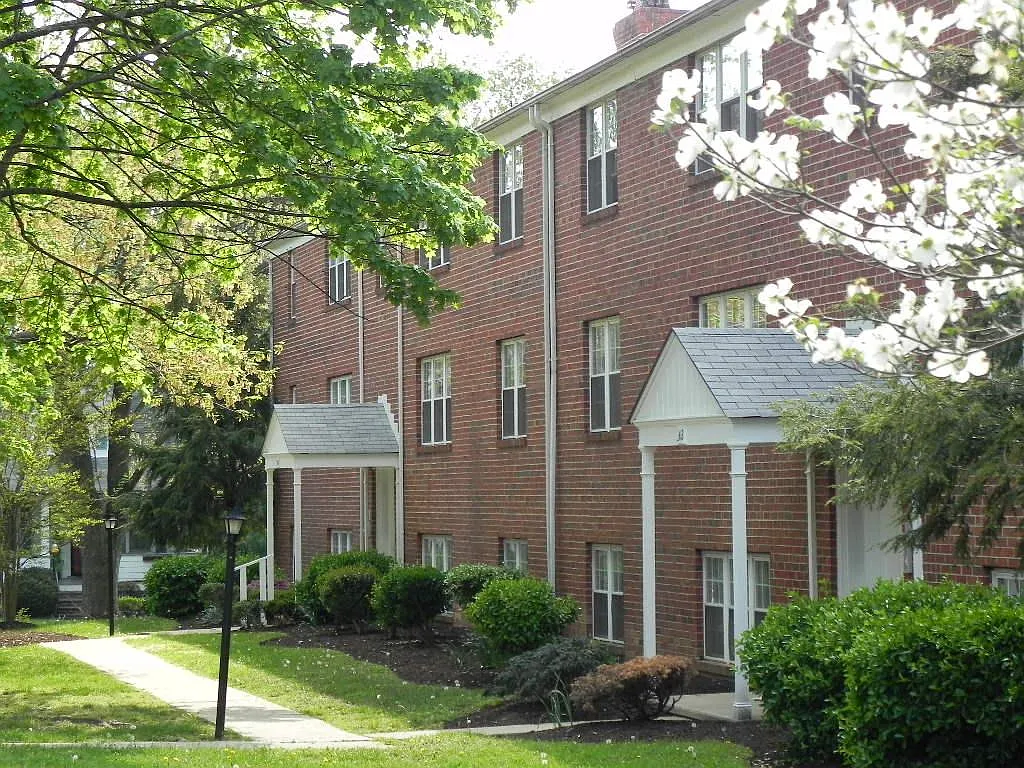 1 bed, 750 sqft, $1,350 — Photo 3