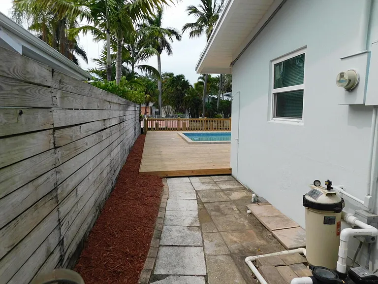 1721 SW 5th St — Photo 35