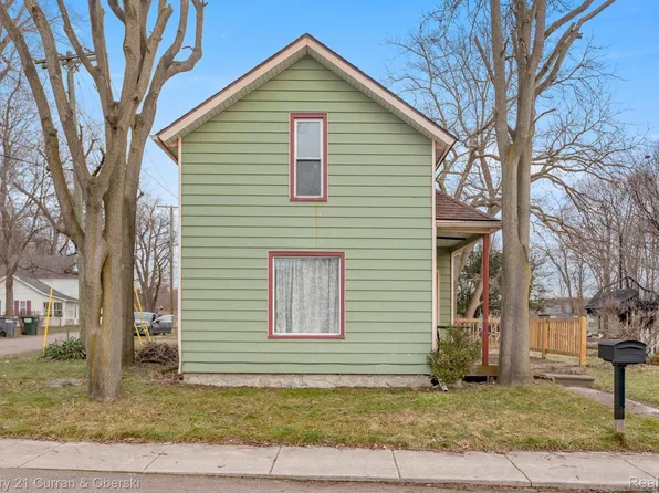 10563 Livingston St, Whitmore Lake, MI 48189