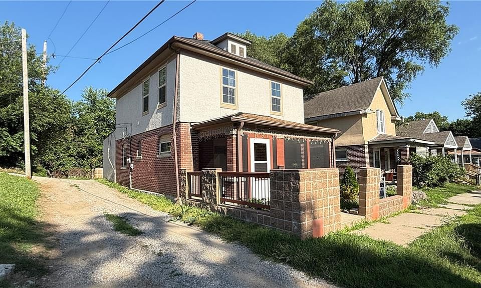 1st image of 207 S 11th St