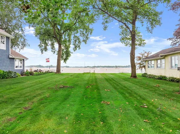 E Highland View Dr, Syracuse, IN 46567