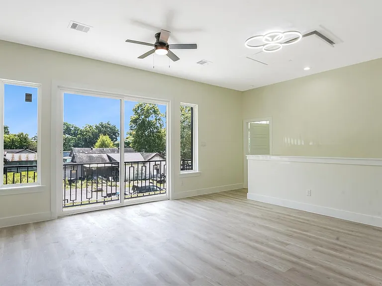 1315 Knight St #2 — Photo 6