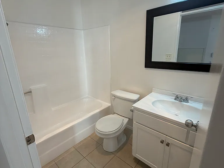 930 Venice Blvd #204 — Photo 20