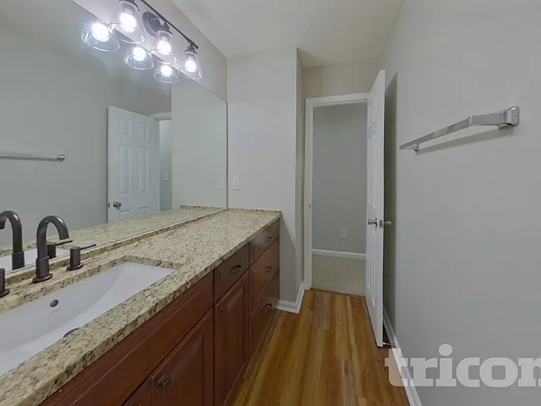 1916 Hillspring Ln — Photo 15