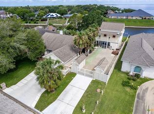 117 E Harbor Dr, Port Lavaca, TX 77979