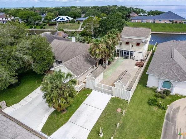 117 E Harbor Dr, Port Lavaca, TX 77979