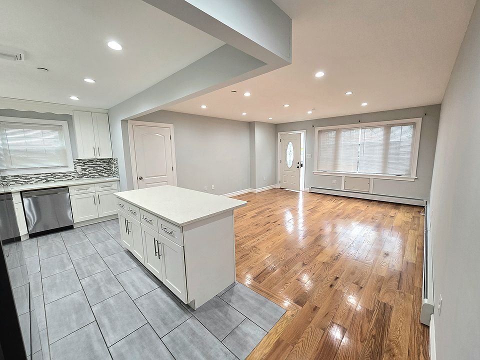 1st image of 11714 197th St Floor 1