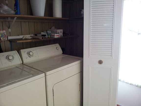 3rd image of 931 Bonaire W