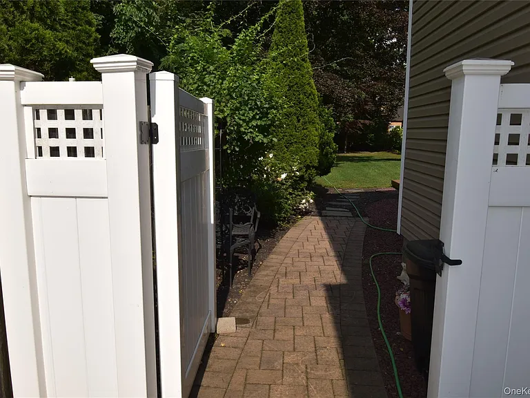 50 Locust Dr — Photo 13