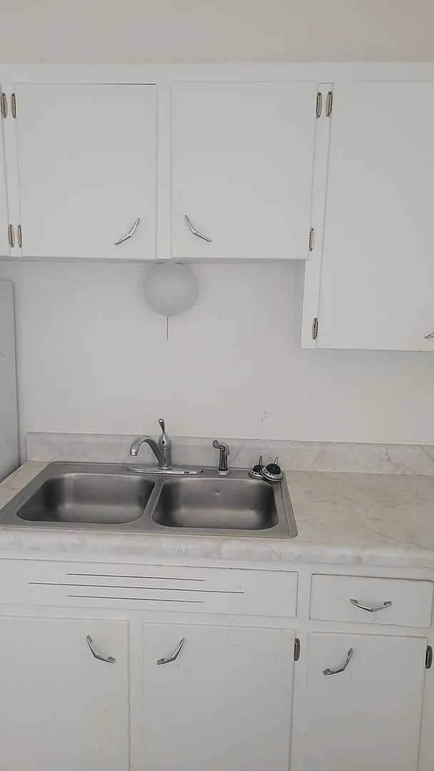 2 Bedroom ,1 bathroom home in Topeka — Photo 3