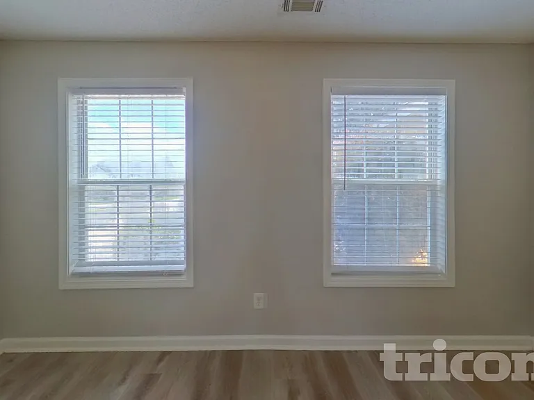 1055 Maria Dr — Photo 14