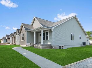 105 Coral Dr, Waterloo, IA 50701