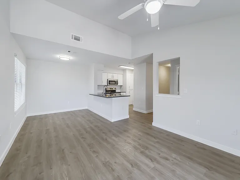 Lakeside Apartments — Photo 14