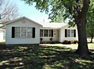 706 S 5th St, Davis, OK 73030