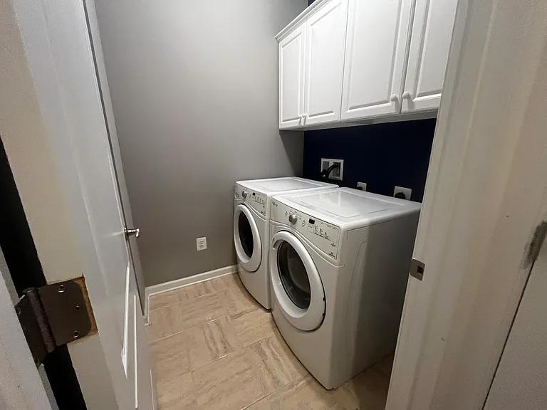 8195 Falls Grove Dr — Photo 5