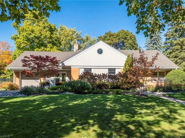 284 Union Blvd, Kitchener, ON N2M 2T1