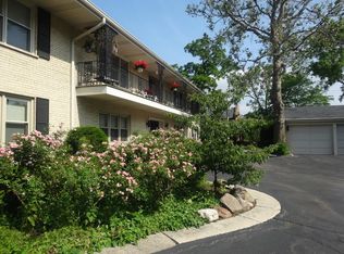 595 Duane St APT 2C, Glen Ellyn, IL 60137