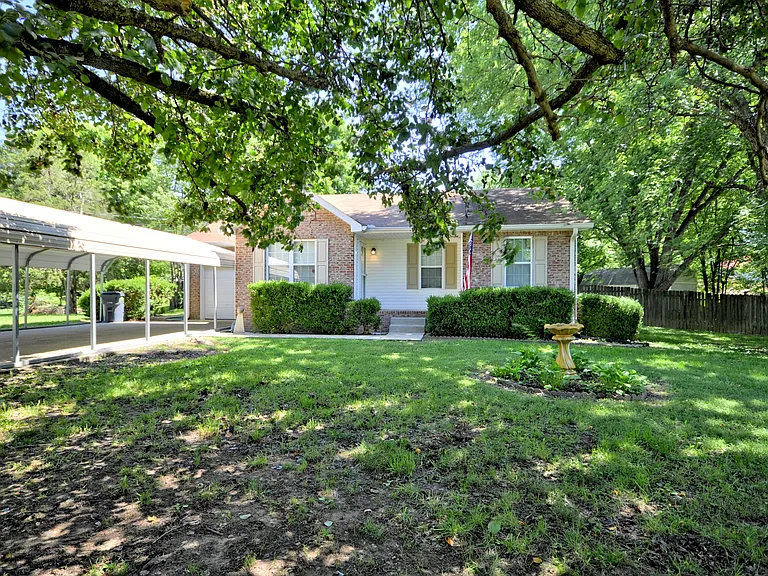 973 Hot Shot Dr — Photo 2