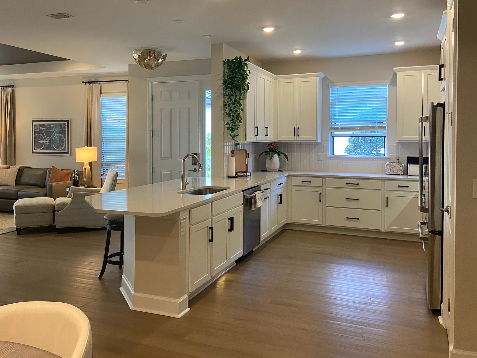 3 bed, 1905 sqft, $3,400 — Photo 3