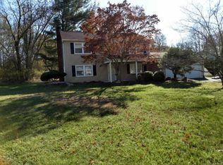 18 Forman Ln, Manalapan, NJ 07726