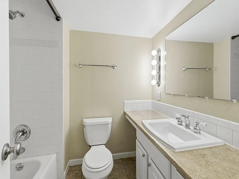 1637 Westbridge Dr #J2 — Photo 21
