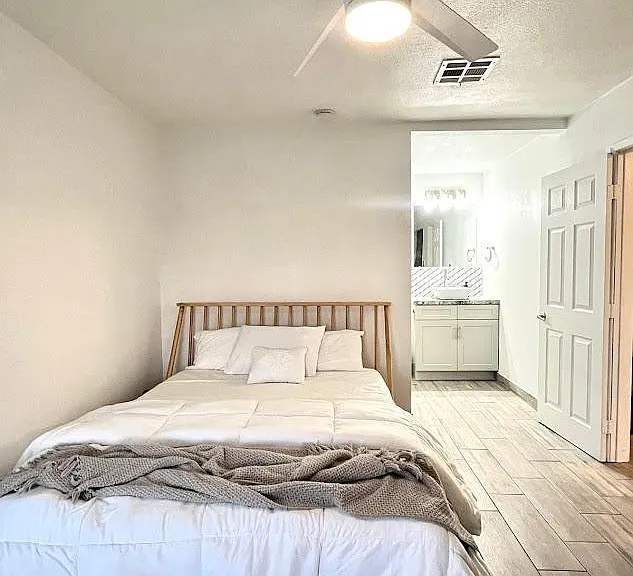 1632 E Harvard St — Photo 9