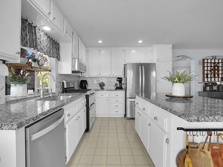 885 Oakland Hills Dr — Photo 23