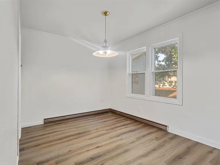 924 McPherson Ave — Photo 5
