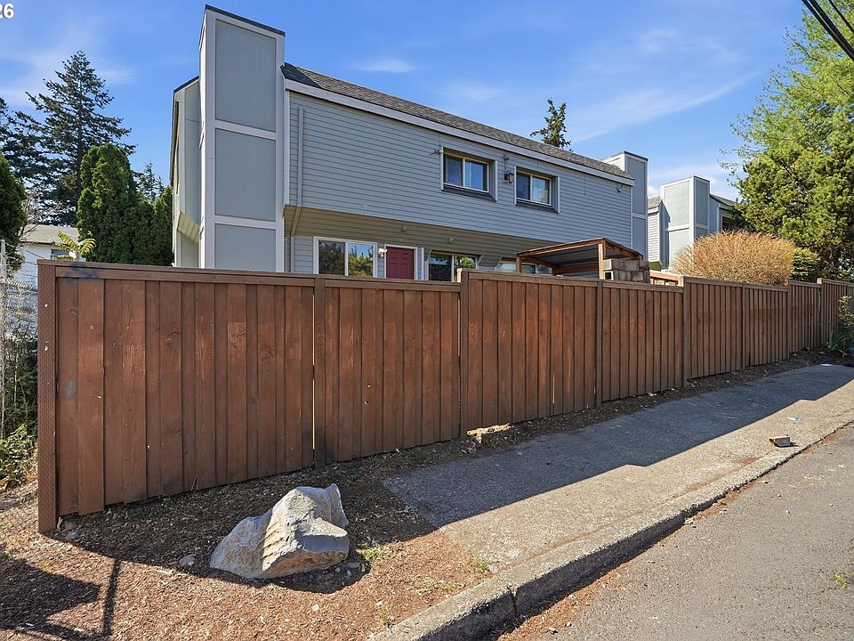 1st image of 2543 SE 119th Ave #10